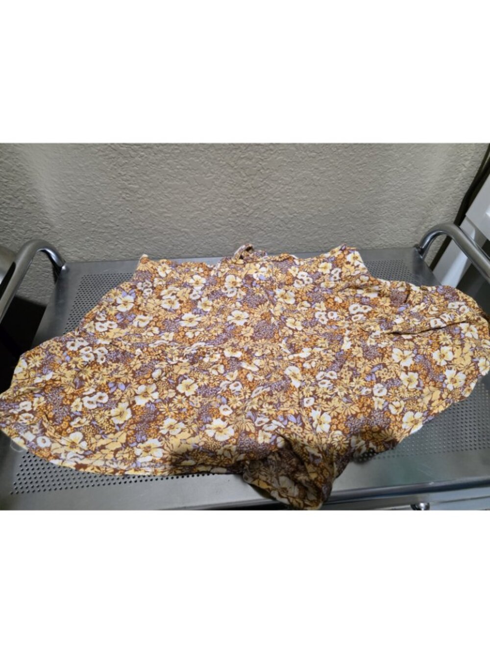 Arizona Jean Co. Yellow Floral Flowy Shorts Women's Size Large - Picture 4 of 5